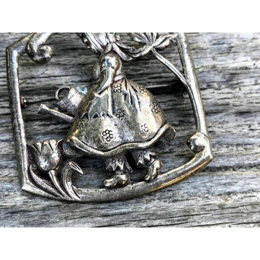 Art Deco Sterling Brooch Little Girl Flowers - Picture 3 of 6